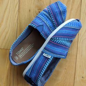 Toms classic canvas slip on